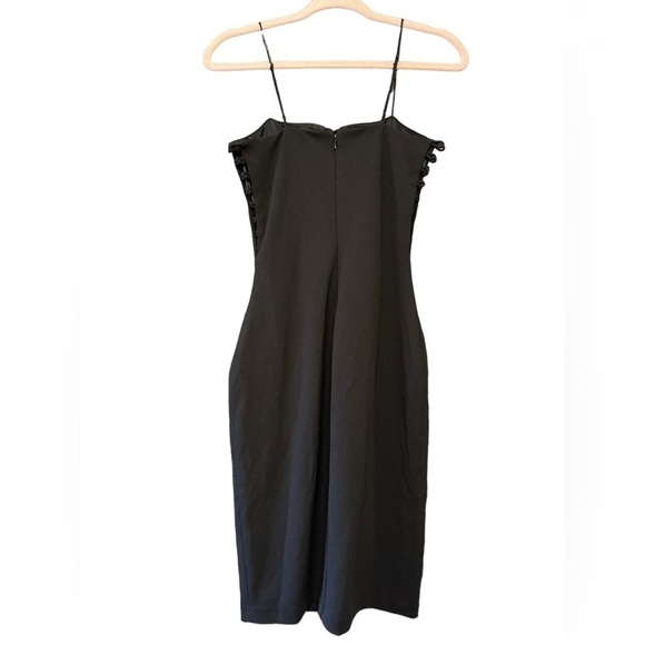 Express Metamorphic Plunge Neck Dress - Picture 5 of 11
